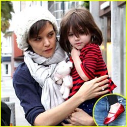 Katie Holmes Habiskan Rp 235 Juta Untuk Dandani Anak