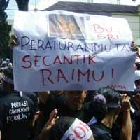 Ratusan Buruh Rokok Tolak Kenaikan Tarif Cukai