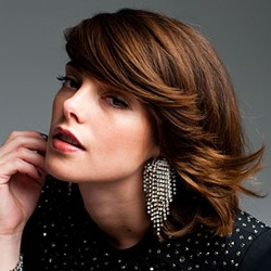 Saat Ashley Greene Bergaya