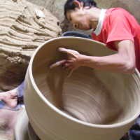 Melongok Industri Keramik di Kiaracondong