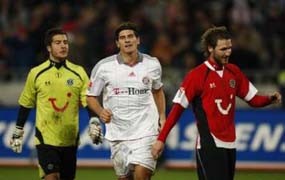 Bayern Benamkan Hannover 3-0