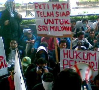 Tuntut Sri Mulyani-Boediono Diadili