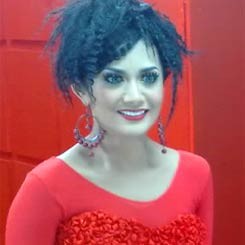 Marah-marah, Krisdayanti Garap Klip Serba Merah