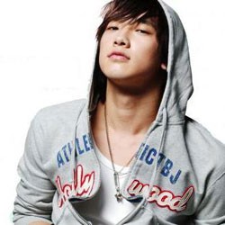 Rain Senang Disambut Hujan di Indonesia