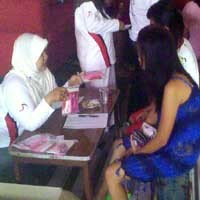 PSK Dolly Dapat Kondom dan Obat Gratis 