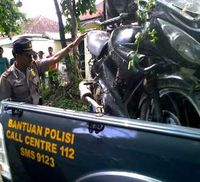 Oknum TNI Tabrak Pohon Usai Jambret