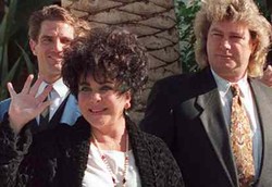 Pria Cari Wanita Lebih Tua untuk Senang-senang, Bukan Cinta?