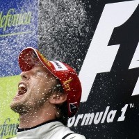 Rasa Lapar Button Disambut Mobil Agresif