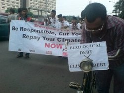 Aktivis Lingkungan Demo Kedubes AS Tuntut Turunkan Emisi Hingga 40% 