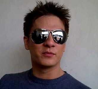 Bertrand Antolin dengan Kacamata Cobra