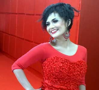 Serba Merah ala Krisdayanti