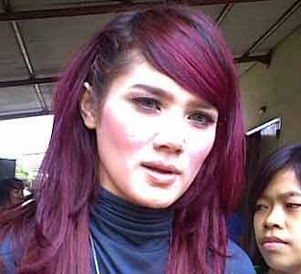 Rambut Ungu Mulan Jameela