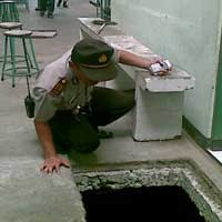 Ditangisi Ibu-ibu, Pembongkaran Bangli Dihentikan