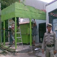 Bangunan Liar di Atas Saluran Air Dibongkar