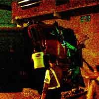 Bruaak! Truk Muat Minyak Goreng Seruduk Rumah