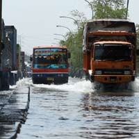 Jl RE Martadinata Tergenang Rob, Banyak Motor Mogok