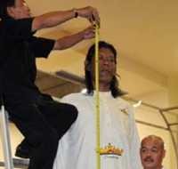 Lutut Sakit, Suparwono Manusia Tertinggi di RI Diperiksa