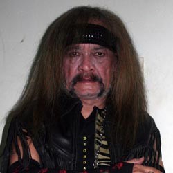 Lagu Ucok AKA Menggema di Radio