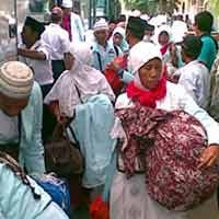 Tangis Haru Warnai Kedatangan Jamaah Haji di AHS