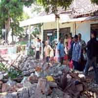 Tuduh Ustadz Jadi Tukang Santet, Warga Hancurkan Mushola 