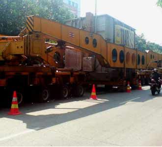 Hindari Macet Kontainer Menepi