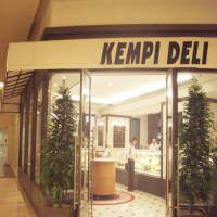 Menikmati Quick Lunch di Kempi Deli