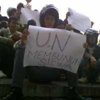 Tolak UN, Ratusan Siswa Kumpul di Gasibu 