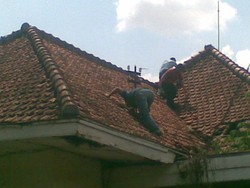 Pengepungan 4 Jam Nihil, Polisi Balik Kanan