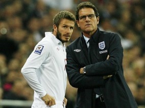 Tiga Singa Siap Terkam Siapa Saja