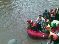 Pemprov DKI Siapkan Ban Dalam Untuk Evakuasi Warga Banjir