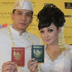 Menikah, Terry Puteri Sedih Ingat Almarhum Ayahnya