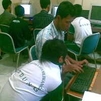 Mobil Polisi Terparkir di Depan SMK Kartika Jaya Siliwangi