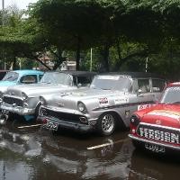 Mobil Klasik Menerobos Lorong Waktu 