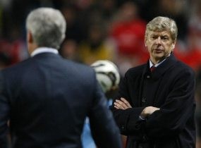 Wenger Cuek Soal Hughes