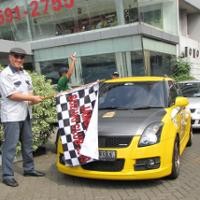 Pantai Ancol Dibanjiri Mobil Suzuki 