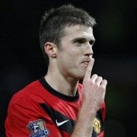 Fergie Siapkan Carrick Jadi Bek Tengah