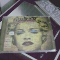 Sampai di Rumah CD Celebration Madonna Pengganti Tidak Terbaca