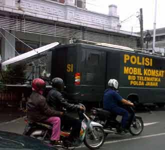 Polda Jabar Operasikan Mobil Komsat