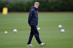 Wenger: Mau Usul Pemain? SMS Saja 