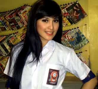 Sandra Dewi Jadi Anak SMU