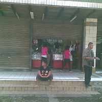 Pertokoan di Dalem Kaum Meringis