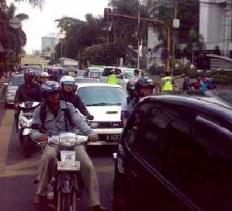 Ada Demo, Jalan Asia Afrika Macet