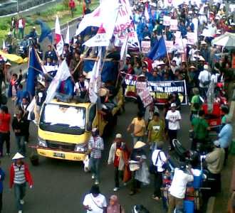 Massa Bergerak ke Monas