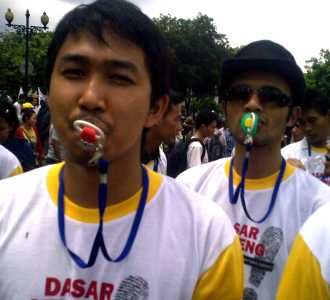 Sindir Pemimpin Cengeng Sambil Ngedot