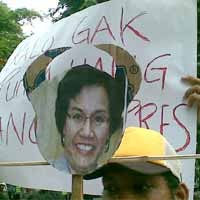 ISMAHI Usung Gambar Sri Mulyani Bertanduk ke Kejati