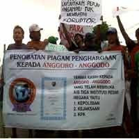 Basis Beri Gelar Pahlawan untuk Anggodo dan Anggoro 