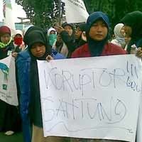 Mahasiswa Desak Pemerintah Usut Kasus Bank Century