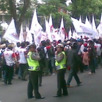 Tujuh Ribu Petani dan Buruh Long March ke Gedung Sate