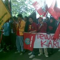 Mahasiswa Bergabung, Tepuk Tangan Membahana di Cikapayang