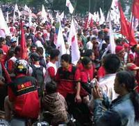 Buruh dan Petani Geruduk Gedung Sate